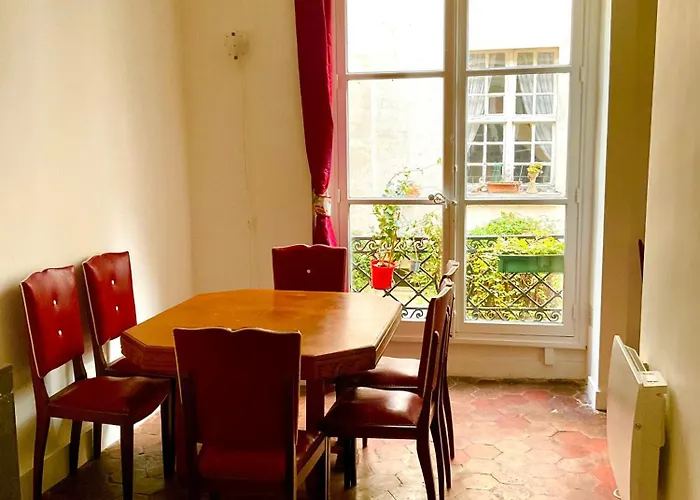 Bel Ancien Sur Cour Verdoyante Apartment Paris